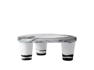 Журнальный столик из полиэтилена