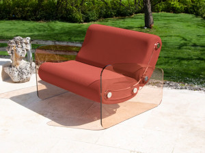 Кресло с подлокотниками