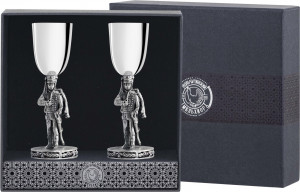 10645435 Аргента (Россия) Набор из 2 рюмок  "Гусар с трубкой" посеребренный полиров. с черн.+ футляр Латунь, -? Посеребрение