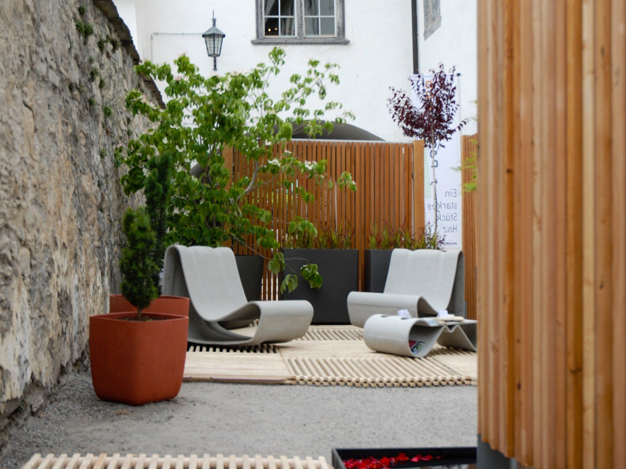 Бетонный низкий садовый столик SWISSPEARL дизайн ARCH-00130895 - Вид №4