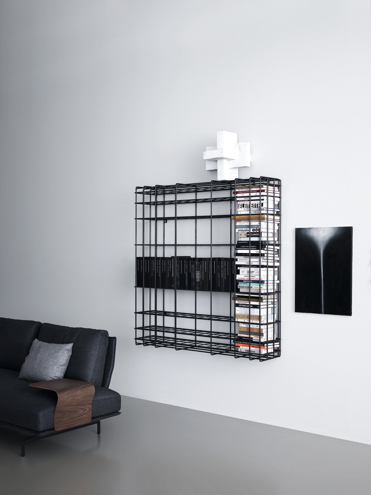 Железный настенный книжный шкаф Saba Italia Leyva ARCH-00015394