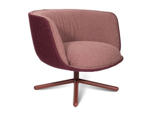 Тканевое кресло с подлокотниками