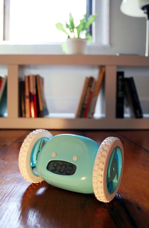 Будильник с сюрпризом Clocky металлик SUCK UK SKCLOCKY3 - Вид №3