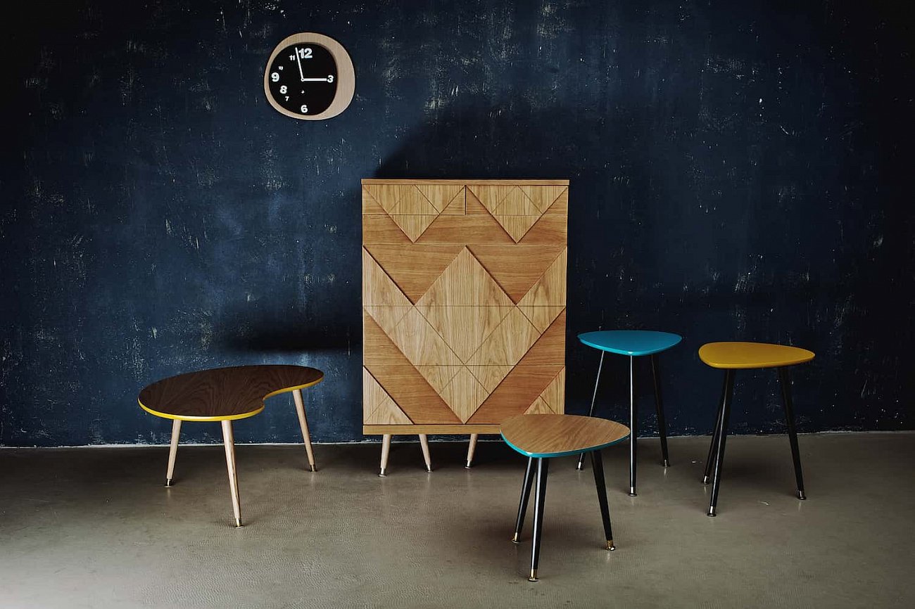 Кофейный столик с деревянными ножками и желто-горчичным кантом "Капля" WOODI  00-3966508 Беленый дуб;бежевый;желтый  - Вид №14