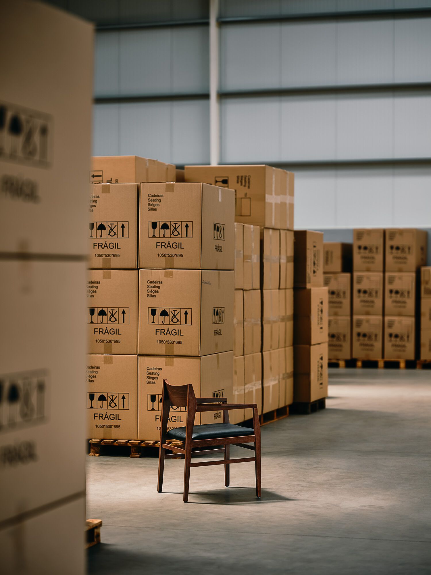 Кресло из бука с мягким сиденьем More Contract Dee ARCH-00085935 - Вид №1