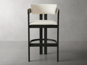 Мягкий стул с подлокотниками