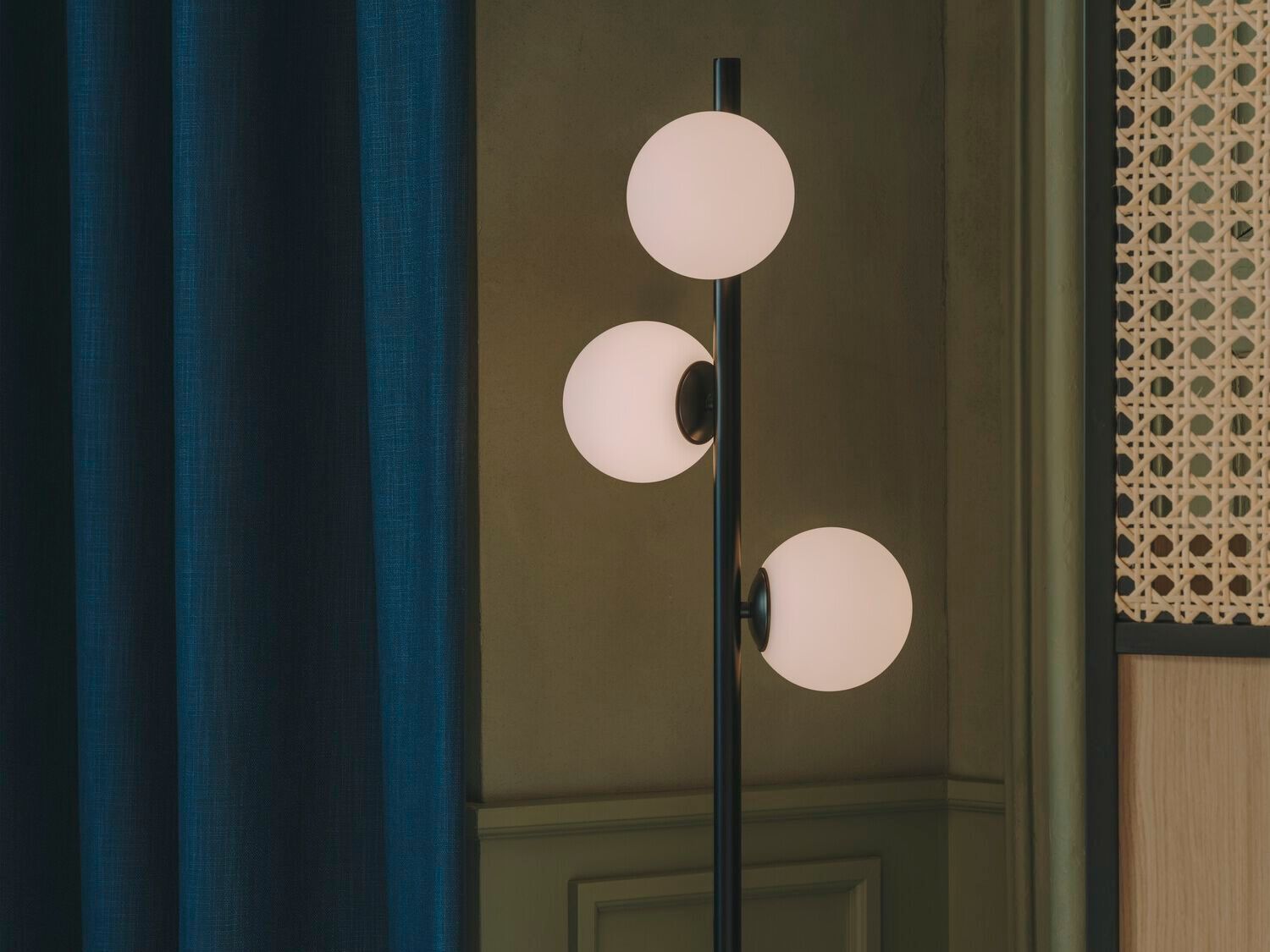 Металлический торшер LedsC4 шарик ARCH-00062501