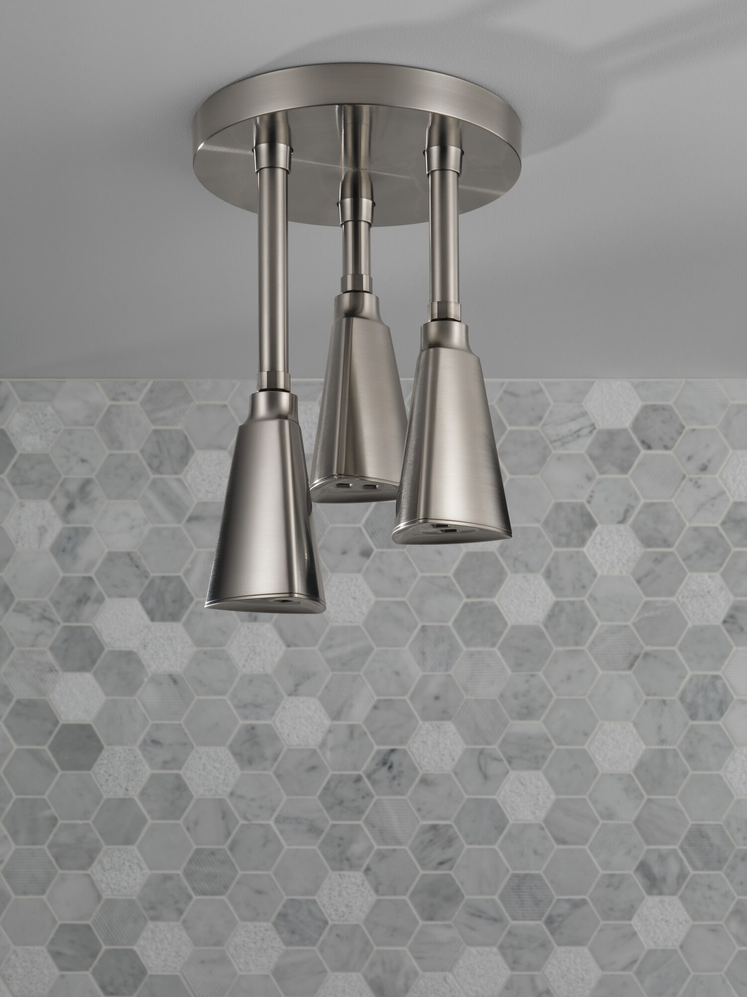 57140-SS H2Okinetic® Подвесная душевая лейка Raincan Delta Faucet Universal Showering Нержавеющая сталь  - Вид №2