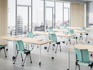 Прямоугольный стол на колесах