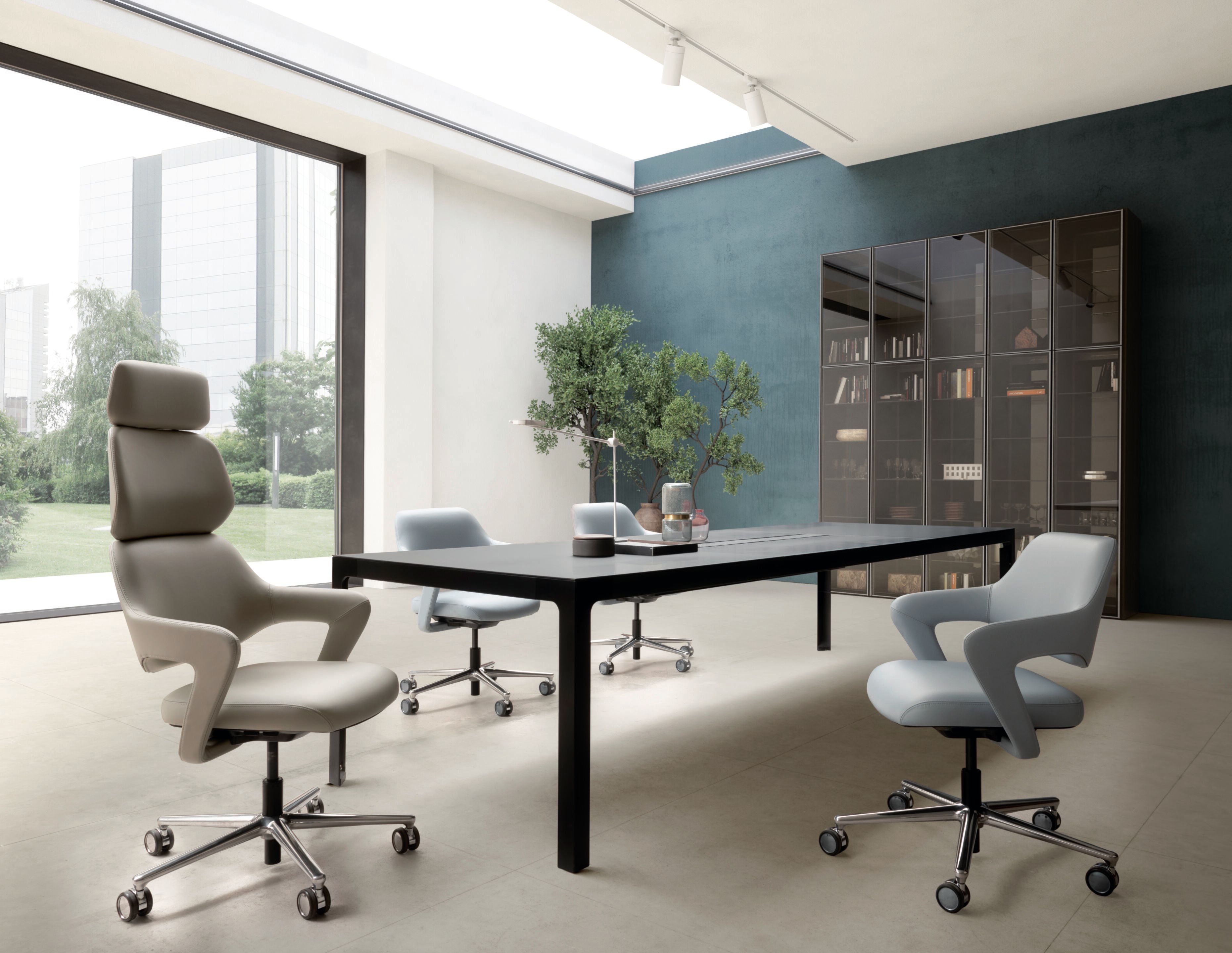 5-спицевое кожаное вращающееся офисное кресло с подлокотниками ESTEL GROUP Ergofit ARCH-00026931 - Вид №3