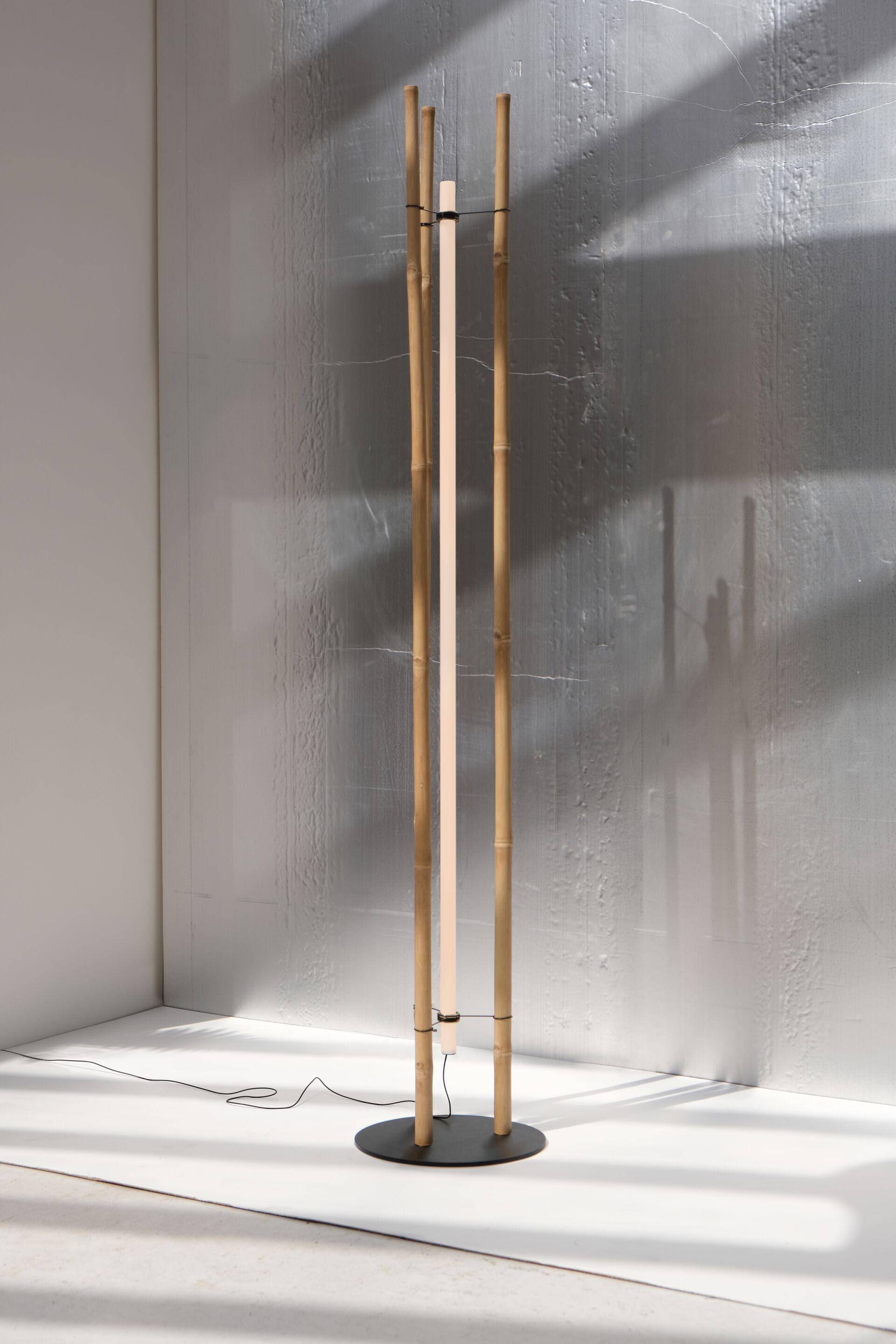 Светодиодный торшер из боросиликатного стекла и бамбука Michael Anastassiades TA-KE 3 ARCH-00147102 - Вид №2