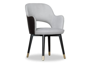 Мягкий стул из массива дерева с подлокотниками