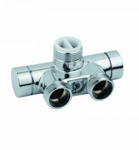 Carlo Poletti V87100ETKM Клапан одно/двухтрубный с бай-пасс и держателем, цетральное подключение. Версия углом с подключением медной или пластиковой трубы. Межосевое расстояние 40 мм. Клапан, совместимый с системой ТКМ.