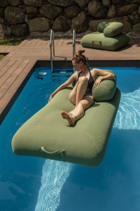 Плавающее кресло из ткани