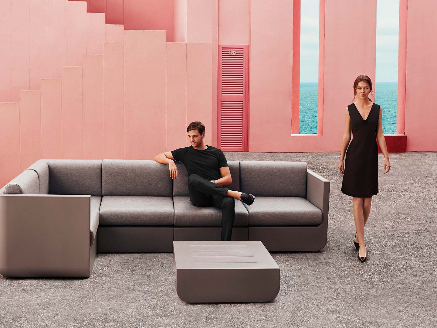 Низкий квадратный садовый столик Vondom Ulm ARCH-00096314 - Вид №2