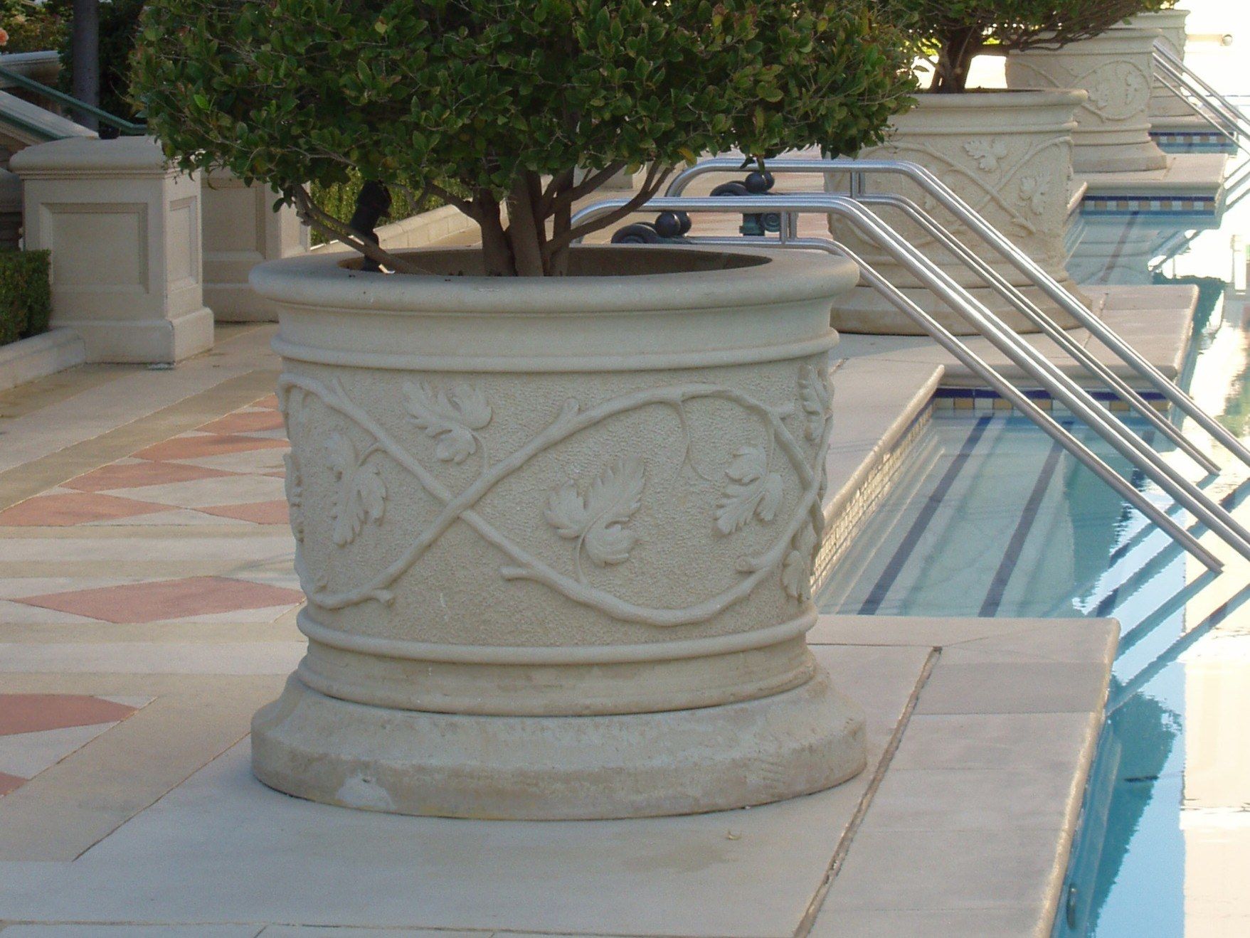 Круглый плантатор из камня Лечче PIMAR Fioriera per spazi pubblici rotonda ARCH-00147721