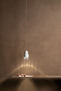 Алюминиевый и стеклянный подвесной светильник