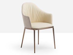 Кожаный стул с подлокотниками