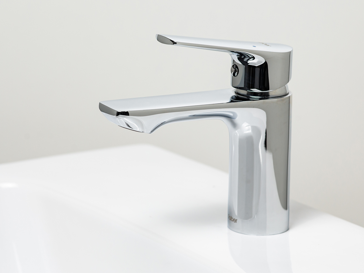 R1502 Смеситель для раковины однорычажный Raiber Zinger 