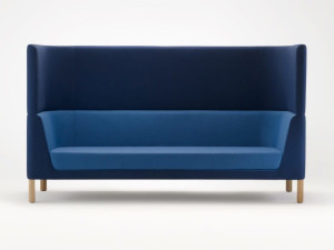 Тканевый диван с высокой спинкой