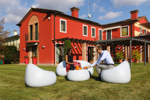 Кресло из полиэтилена