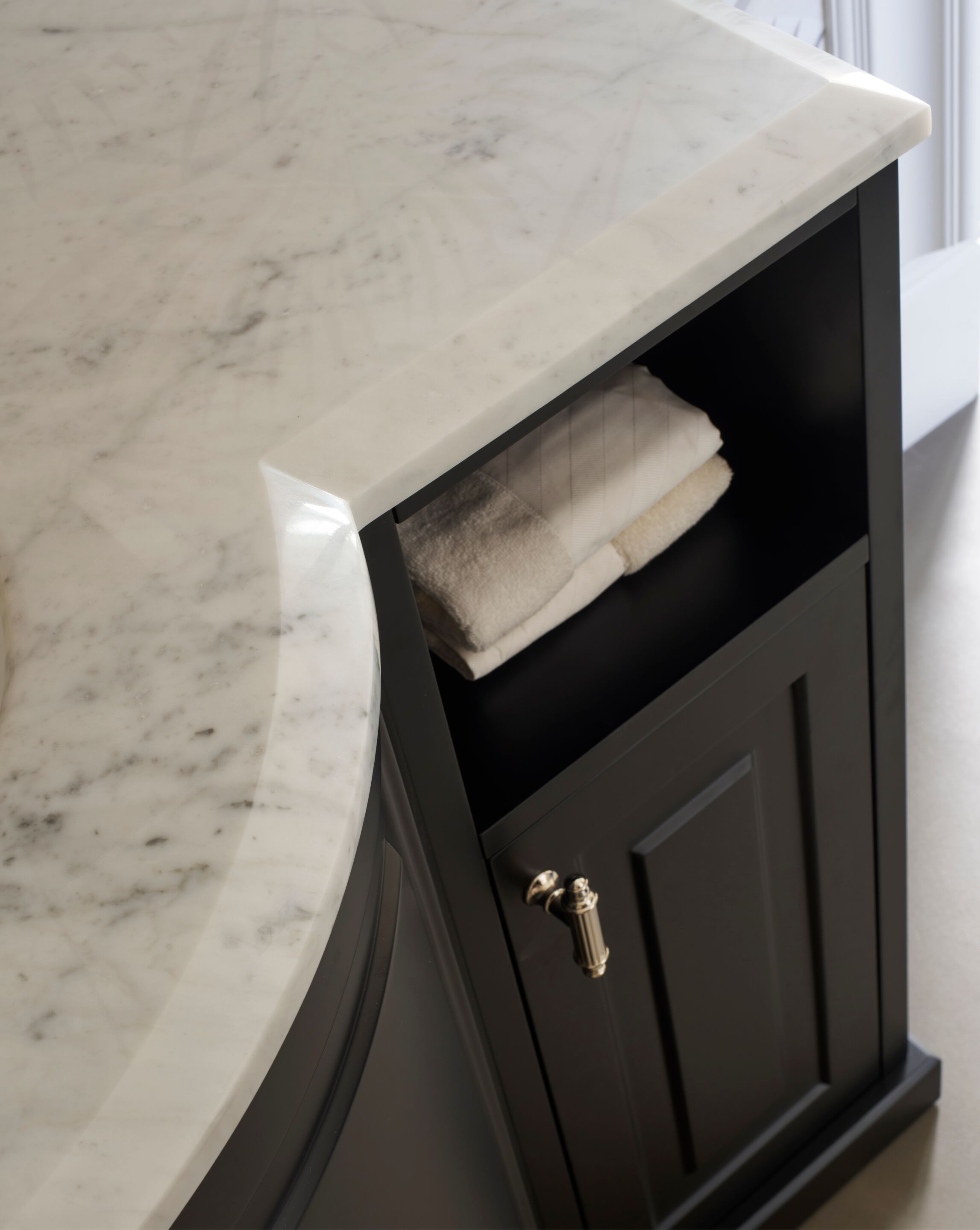 Деревянный умывальник со встроенной раковиной и мраморной столешницей Devon&Devon KENT ARCH-00068224 - Вид №2