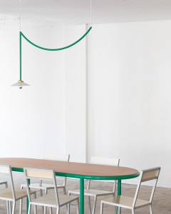 Деревянный овальный садовый стол