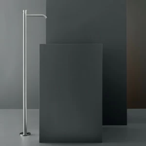 Свободно стоящий смеситель для раковины H. 1100 мм с поворотным носиком для потока фонтанировать, отверстие в холодной воде  INV08 CEADESIGN