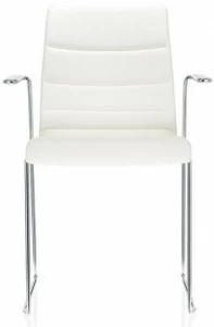 Brunner Кресло для посетителей с салазками из кожи с подлокотниками Fina