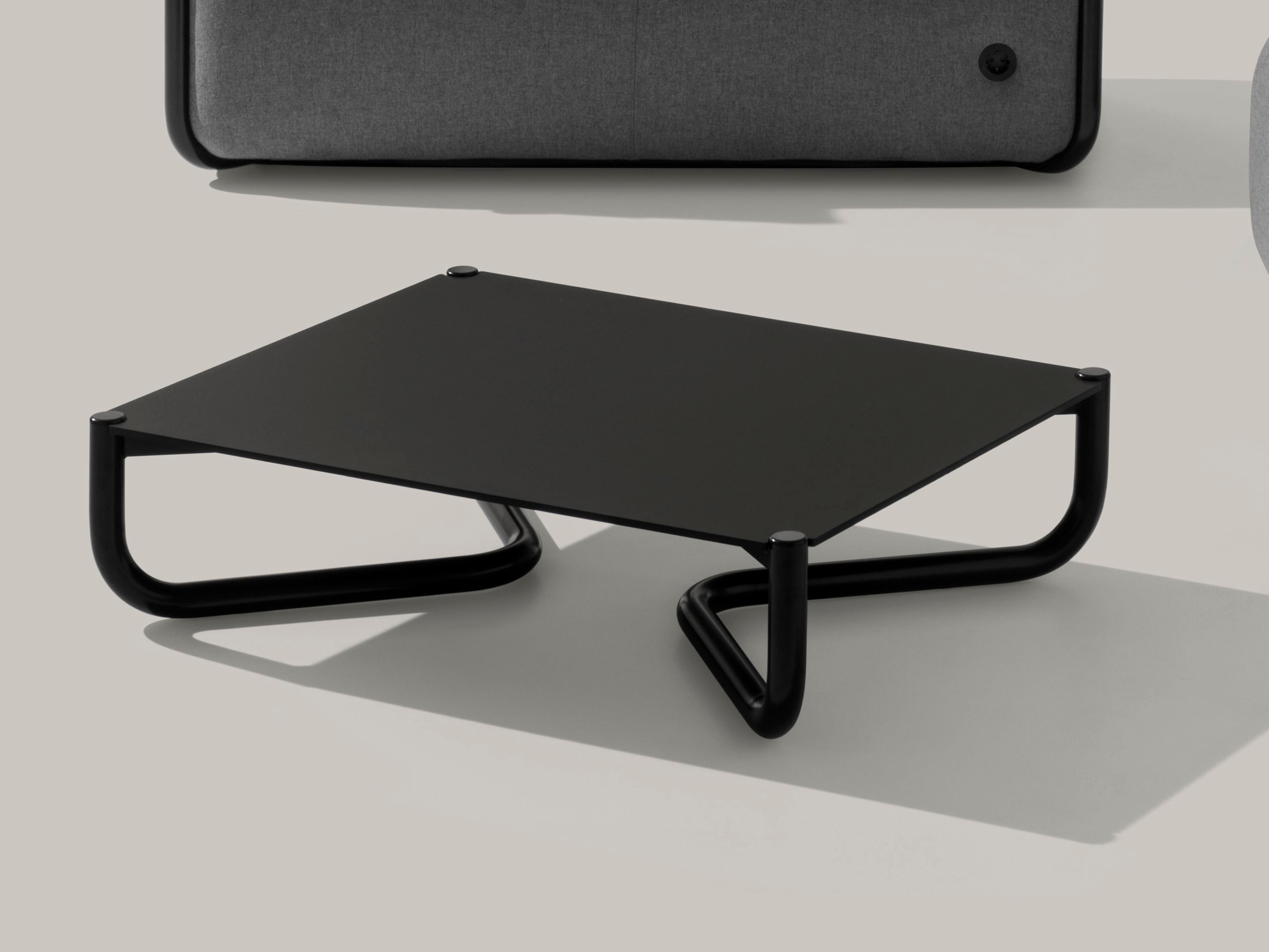 Прямоугольный стальной журнальный столик Et al Cosmo ARCH-00041868