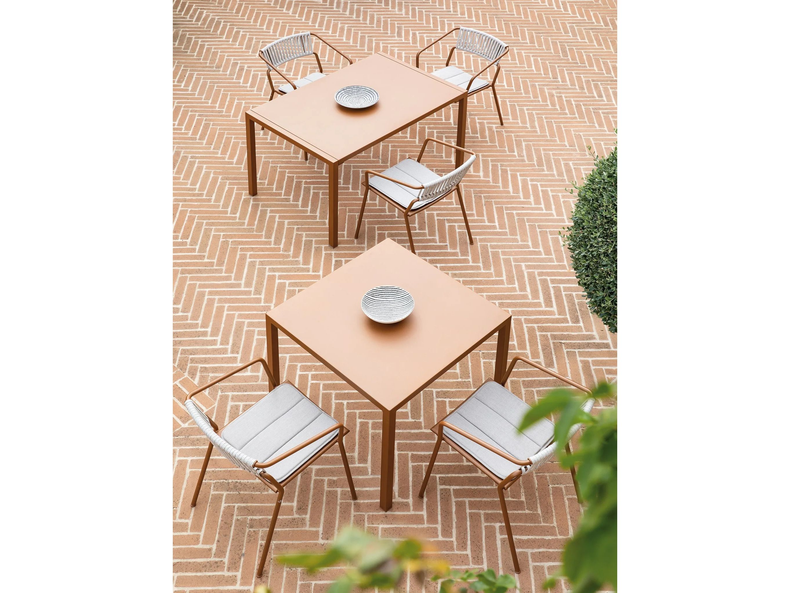 Металлический штабелируемый прямоугольный садовый стол Vermobil Quatris ARCH-00080787 - Вид №10