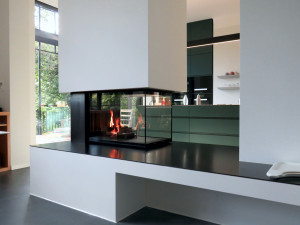 Дровяной камин с тройным фасадом