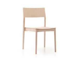 Деревянный стул