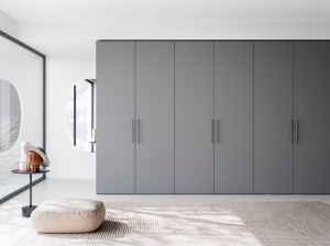 Шкаф с распашными дверцами