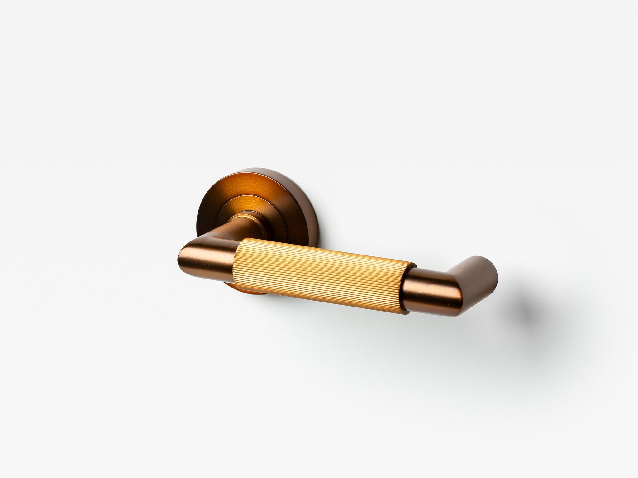 Латунная ручка Lo & Co Interiors LINEAR ARCH-00051177