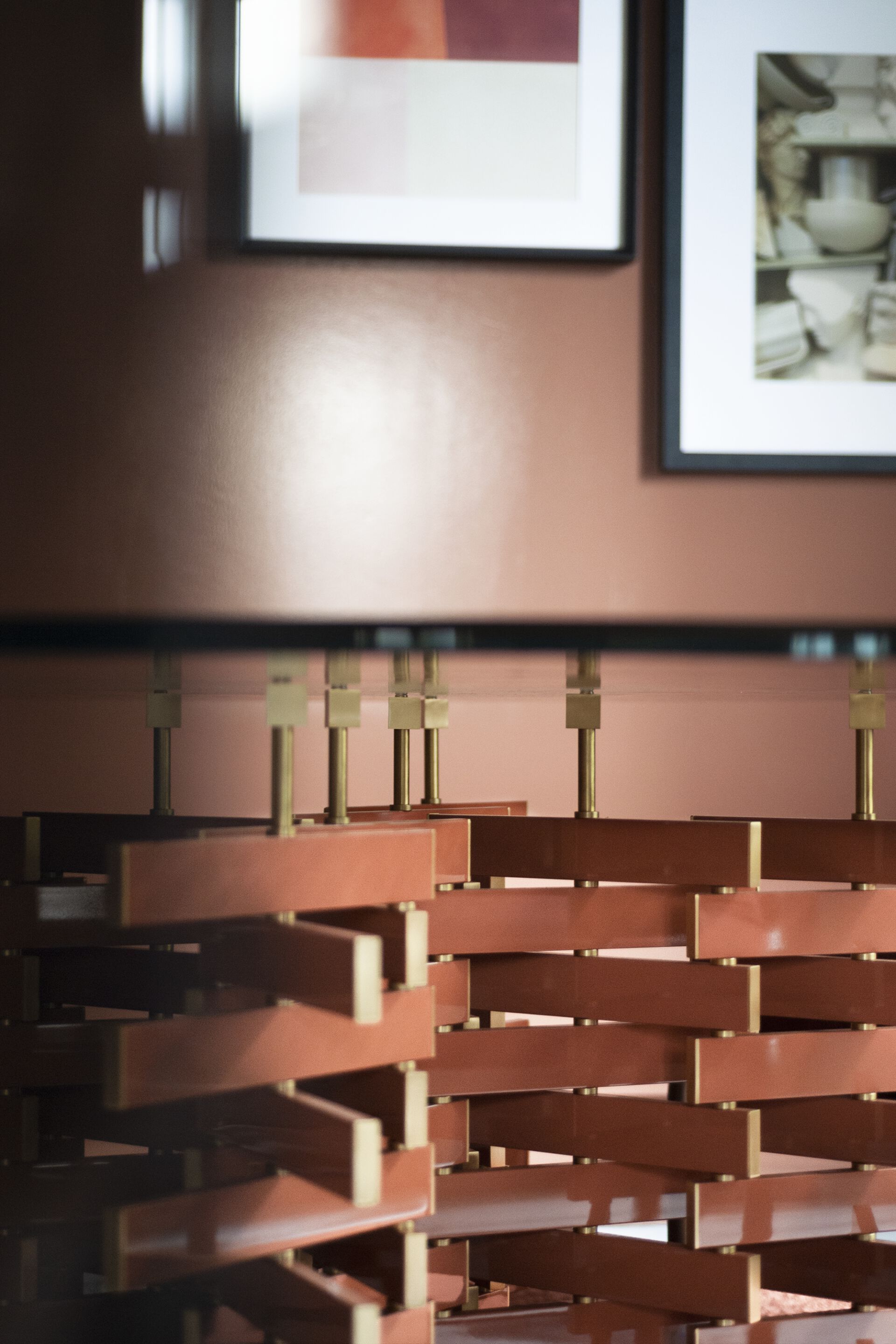 Круглый стол с витражным верхом и лакированной основой Baxter LOOM ARCH-00107612 - Вид №4