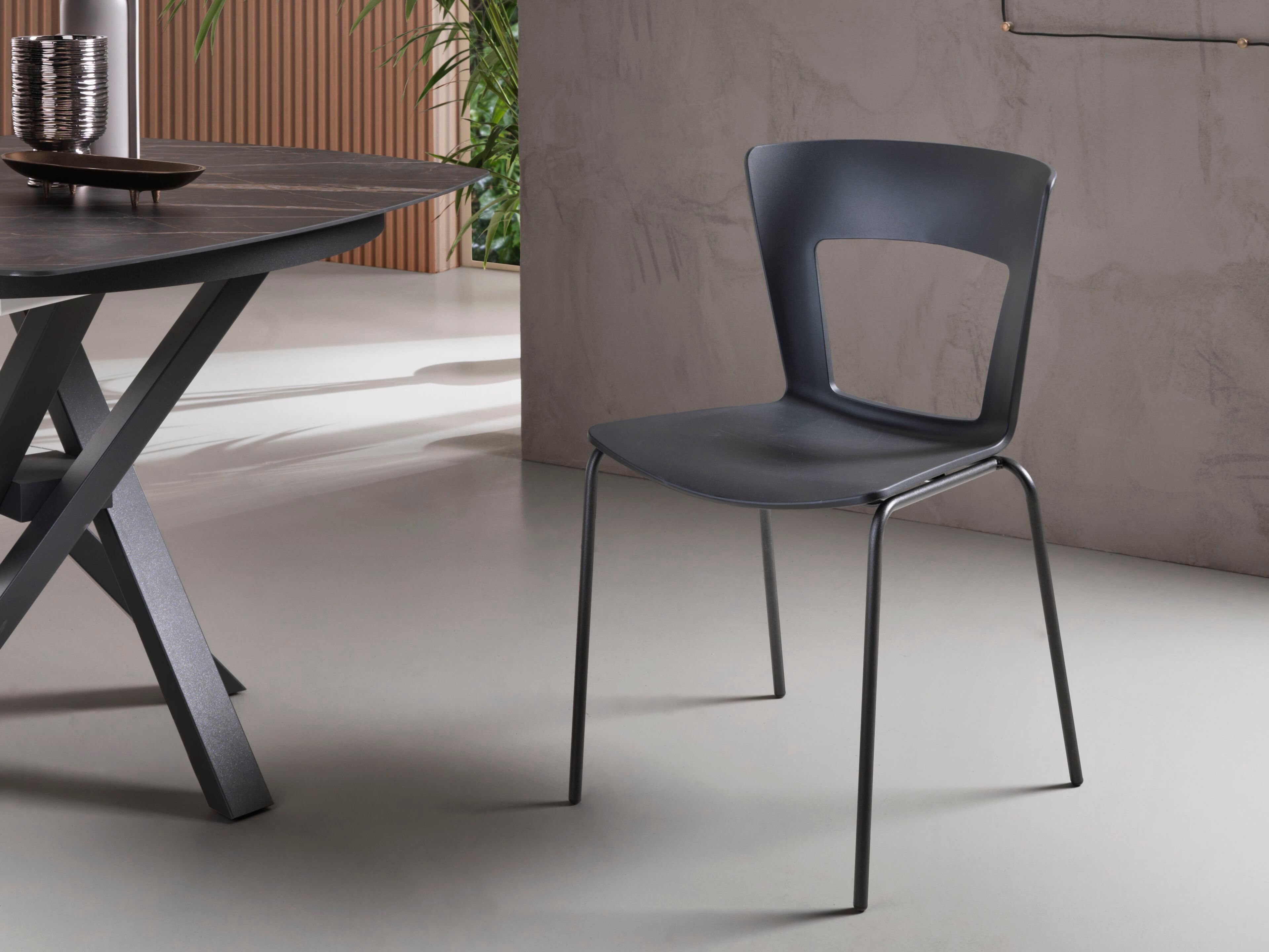 Штабелируемый стул из инженерного пластика с открытой спинкой RIFLESSI Lilia ARCH-00102944