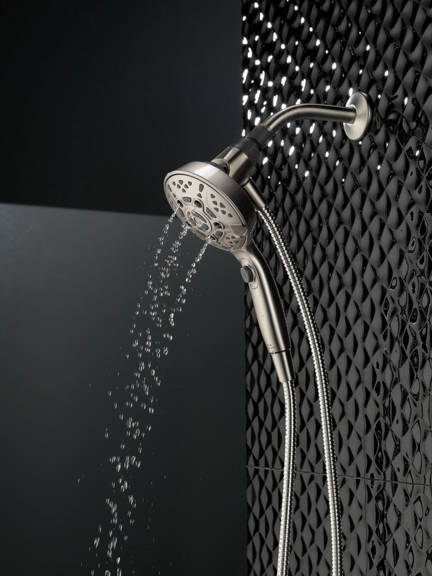 Ручной душ SureDock ™ с 7 настройками Delta Faucet 75707SN - Вид №18