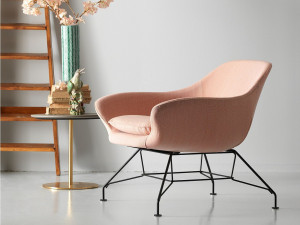 Тканевое кресло с подлокотниками для контракта