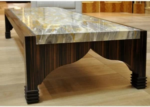 Arnaboldi Interiors Низкий прямоугольный журнальный столик из черного дерева и мрамора.