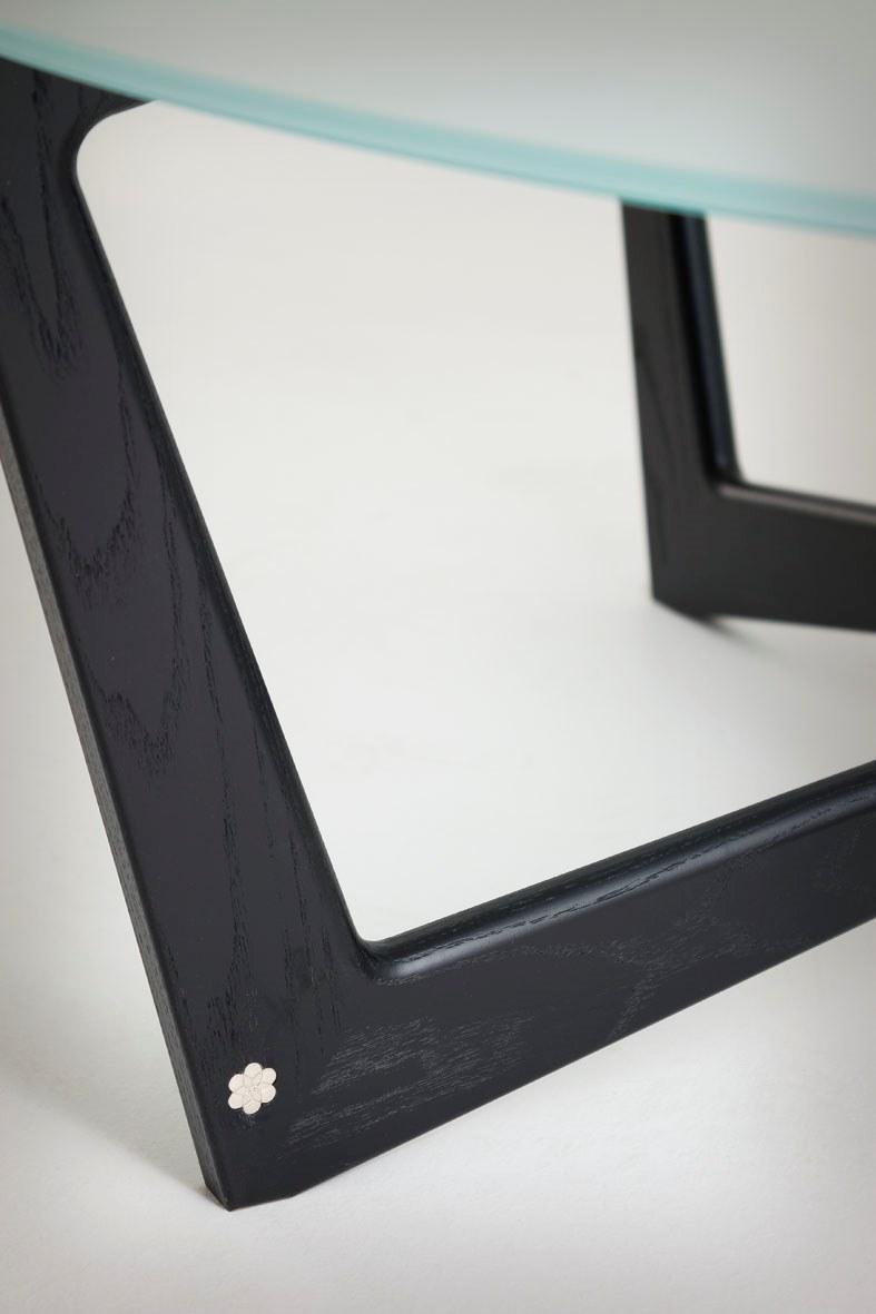 KARN Круглый журнальный столик из массива дерева и стекла Karn design Kt100 - Вид №1