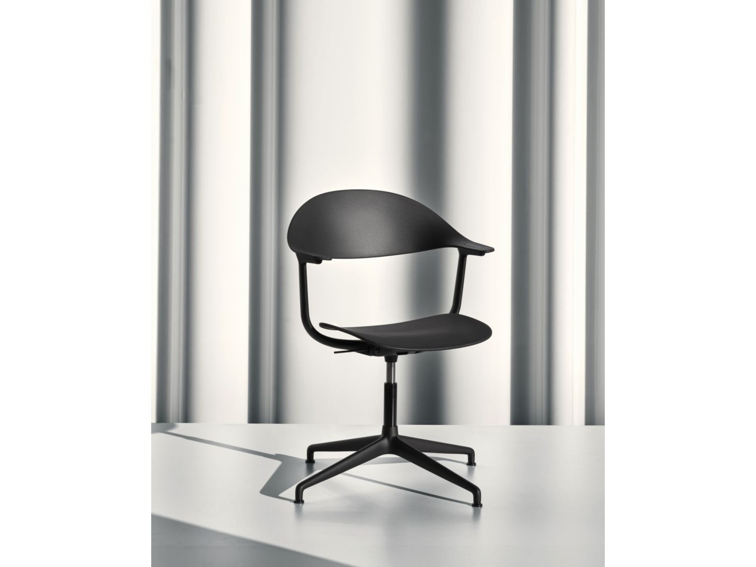 Переработанный пластиковый стул с четырьмя спицами VITRA Mynt ARCH-00051568 - Вид №5