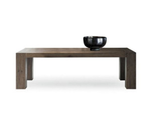 Низкий журнальный столик из дуба