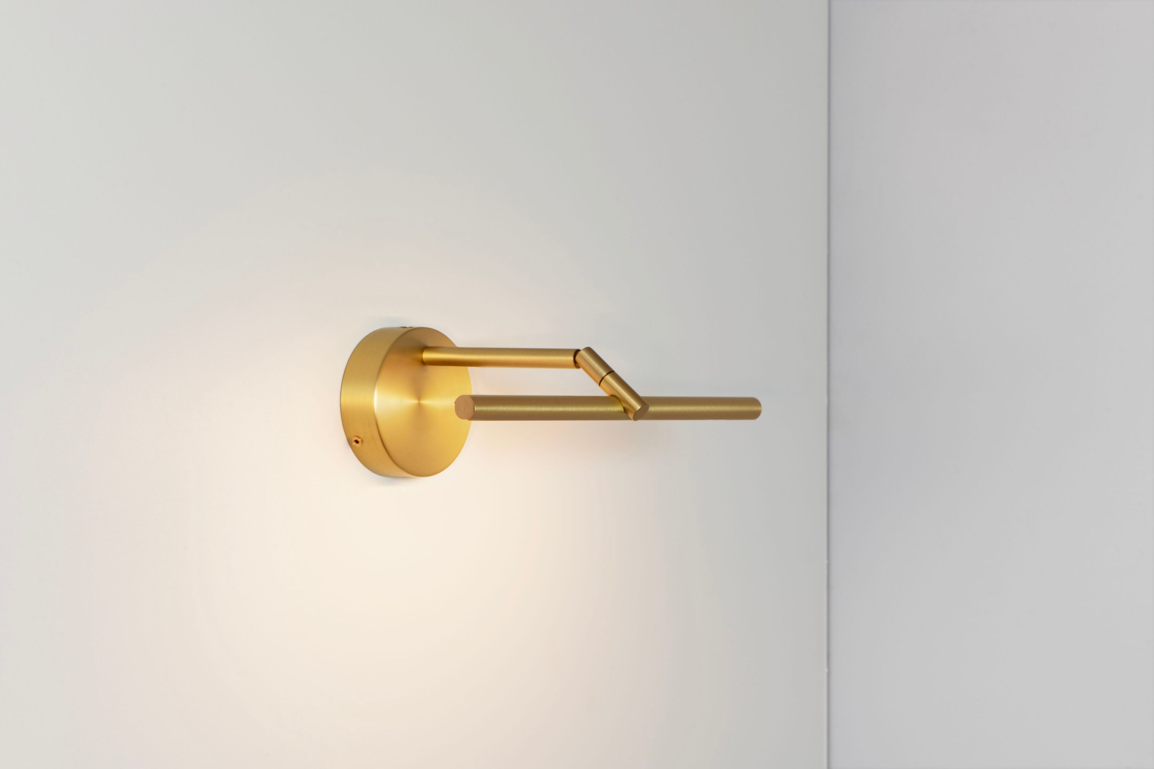 Латунный светодиодный настенный светильник для картин CVL Luminaires Airy ARCH-00003742 - Вид №4
