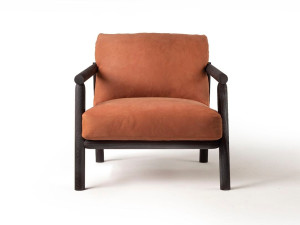 Кожаное кресло с подлокотниками