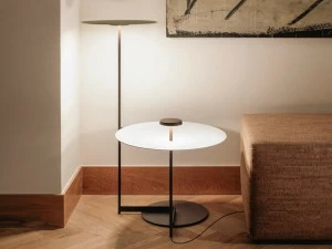 Vibia Торшер из металла с полкой Flat 5945
