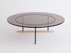 Стеклянный низкий круглый журнальный столик