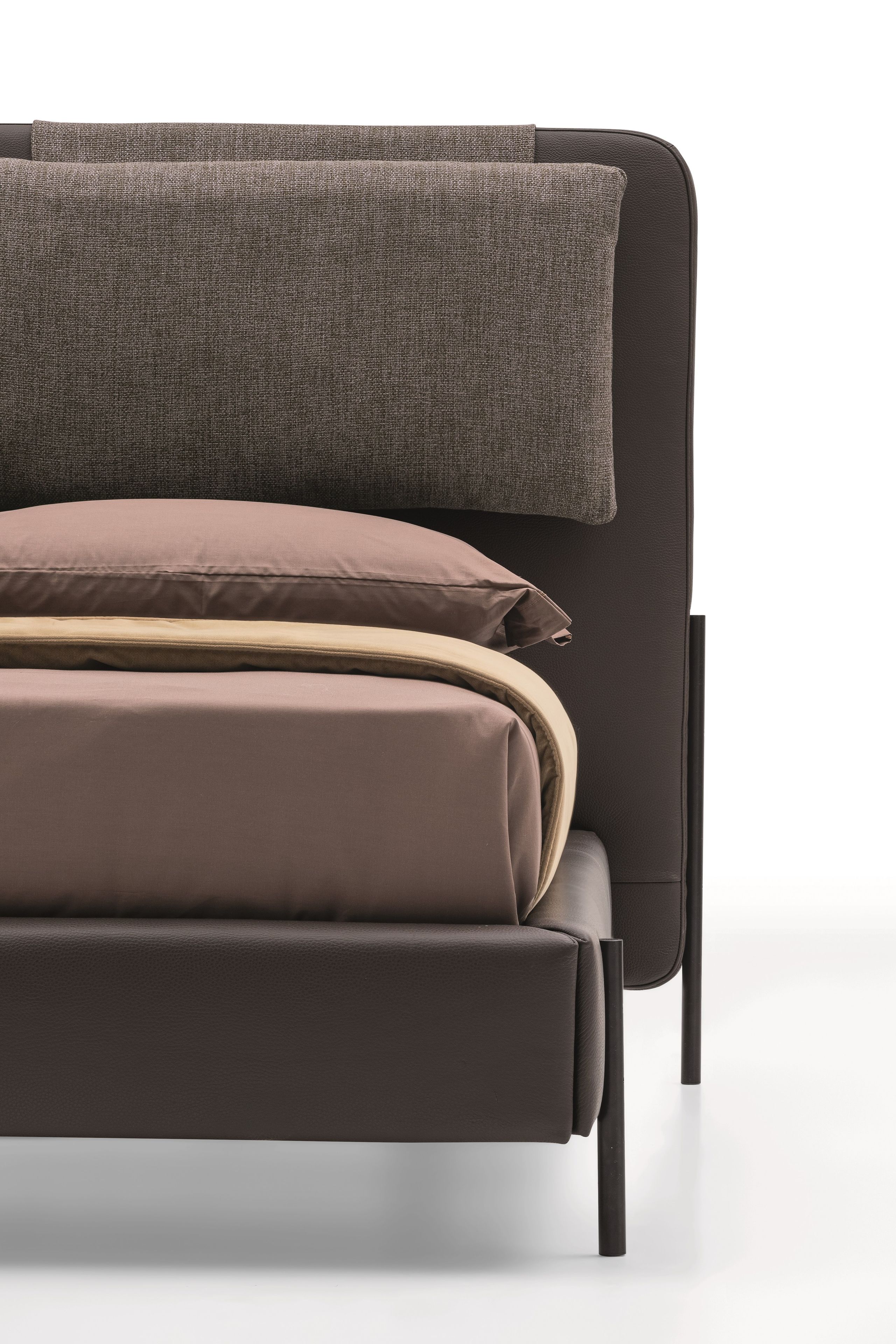 Кожаная кровать с мягким изголовьем Ditre Italia ALAR ARCH-00077844 - Вид №3