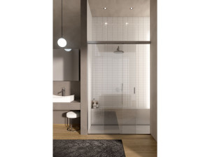 Стеклянная прямоугольная нишевая душевая кабина с раздвижной дверью