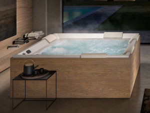 Квадратный мини-бассейн с джакузи на 5 мест